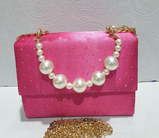 Elegant Pearl Clutch – A Touch of Luxury