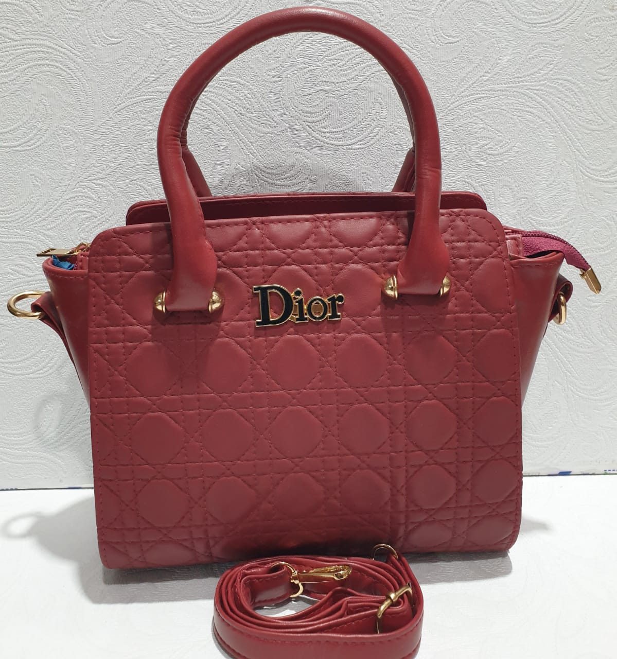 Elegant Quilted Handbag – Luxury